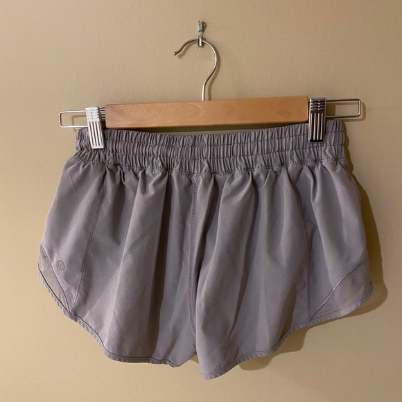 Lululemon Hotty Hot Short 2.5" - Picture 2 of 3